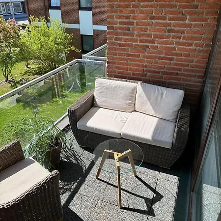 Entennest Am Wenningstedter Dorfteich *